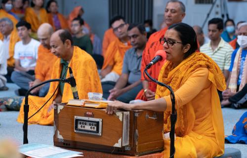 Diwakari  Didi - kirtan