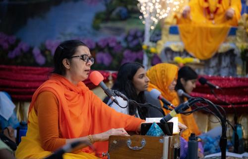 Diwakari  Didi - kirtan